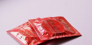 Czy można założyć 2 prezerwatywy na raz?