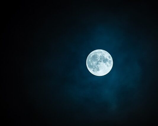 Co oznaczają czarne rękawiczki?