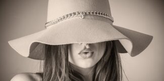 Czy kleszcz wbija się w głowę?