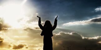 Co oznacza uniesiony mały palec podczas picia? Co oznacza uniesiony mały palec podczas picia?