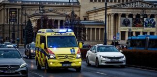 Dlaczego napis ambulans jest odwrotnie?