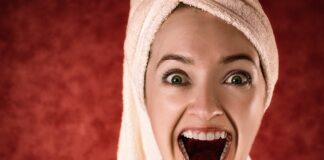 Jak przeciąć ręcznik papierowy na pół?