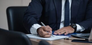 Ile zarabia prawnik?