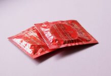 Przed czym nie chroni prezerwatywa?