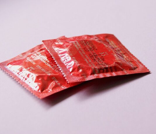 Przed czym nie chroni prezerwatywa?