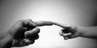 Czy powinno się dotykać zmarłego?